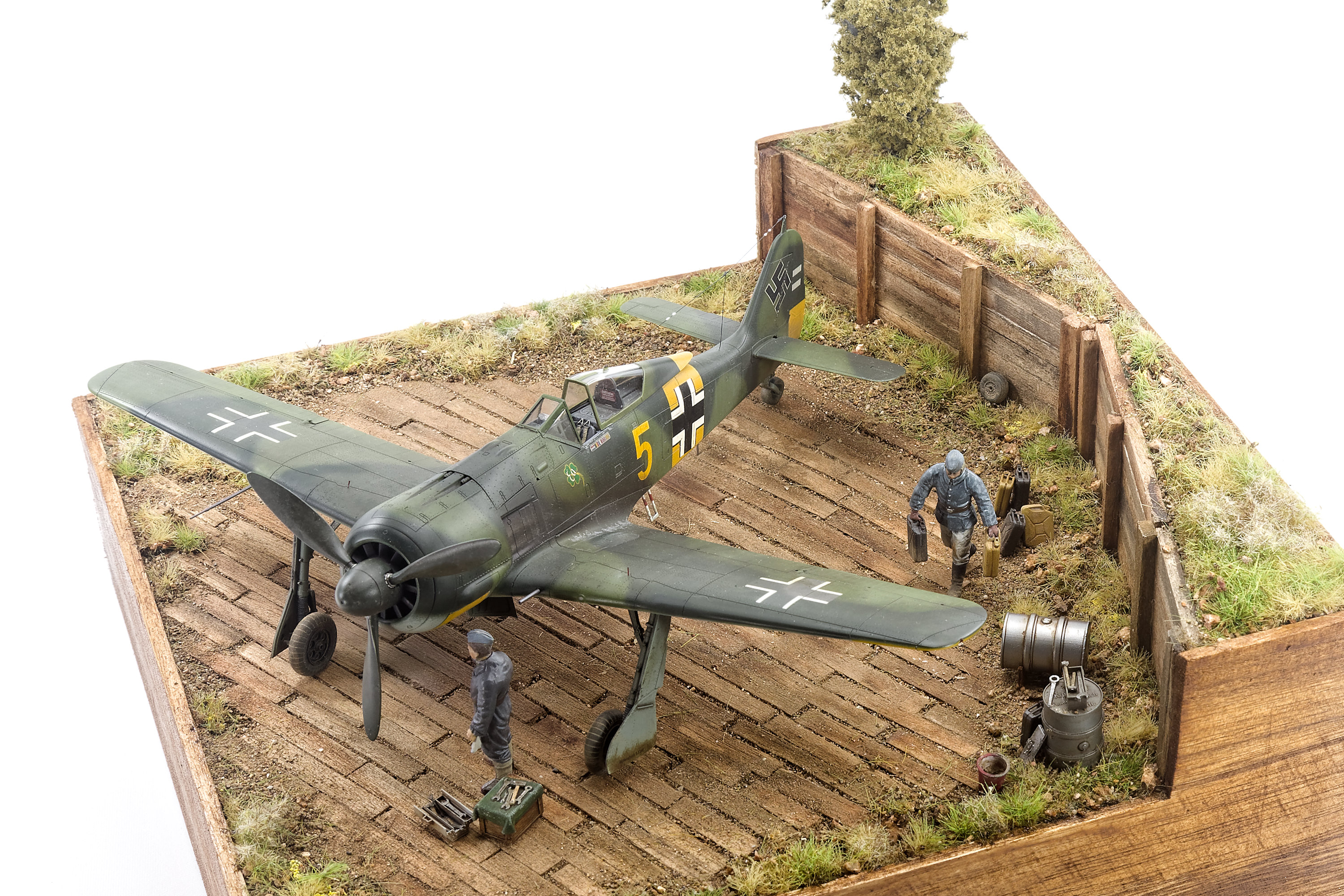 Fw-190A5 Maintenance Scene Russia 1943