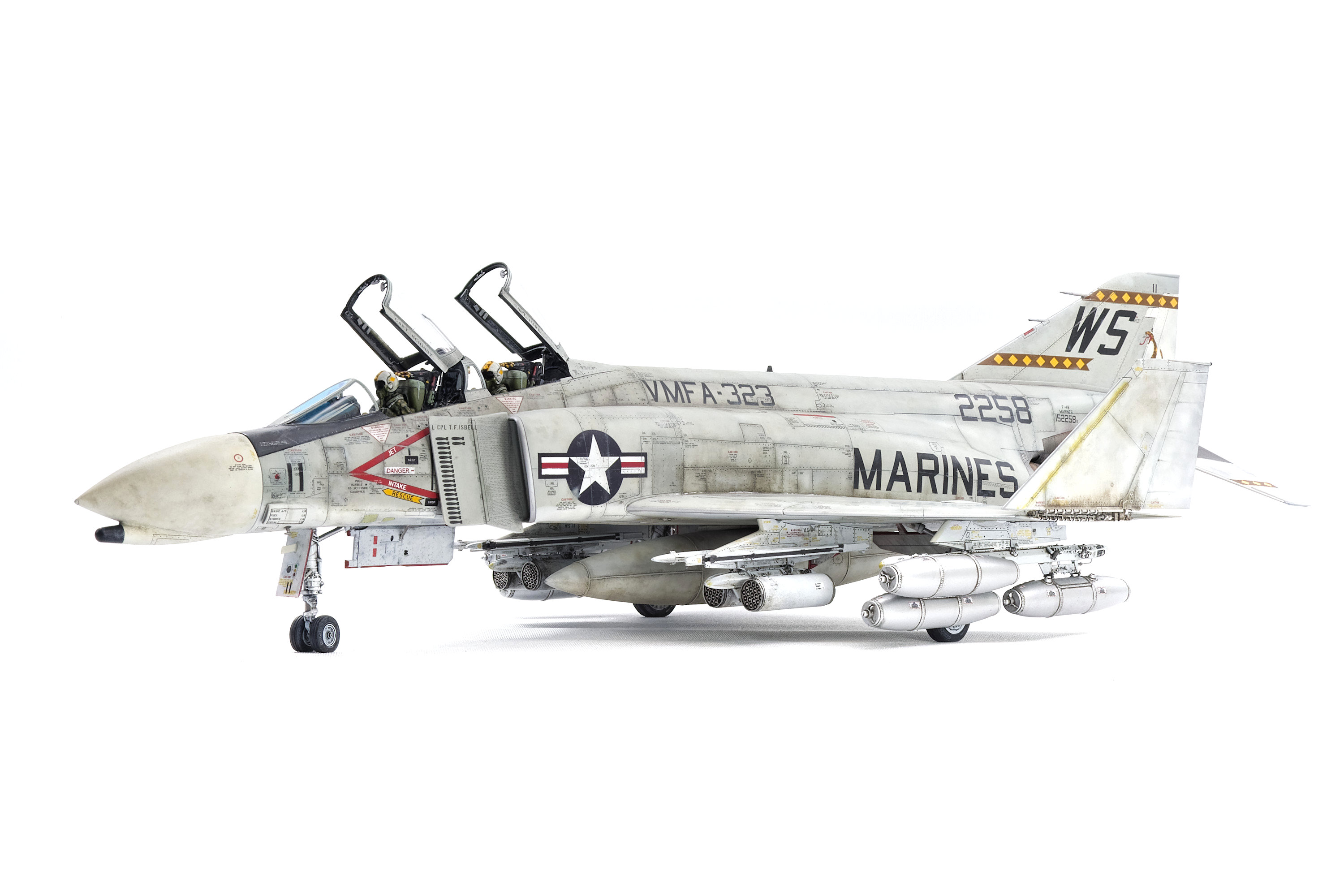 Tamiya F-4B Phantom II - VMFA 323 Death Rattlers - USMC - South Vietnam 1966