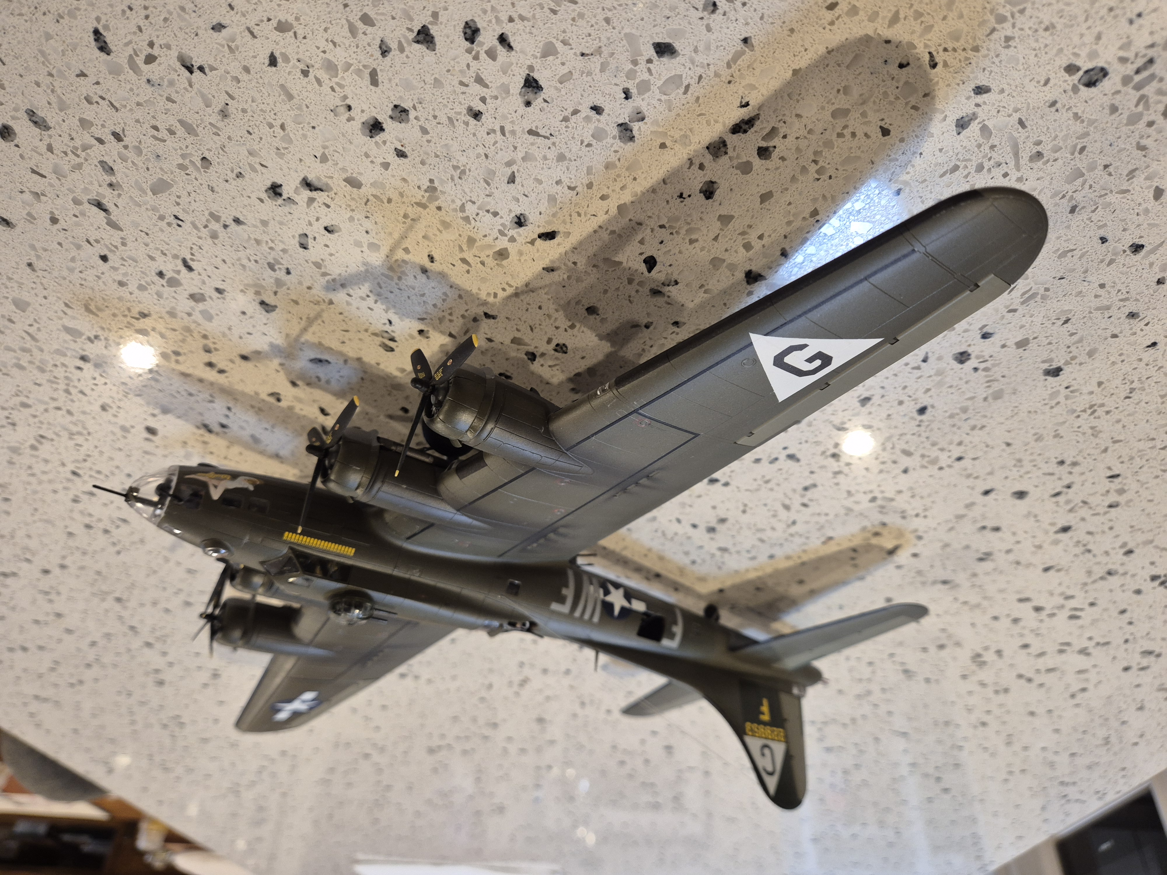 Boeing B-17F Flying Fortress - "Wolfess"