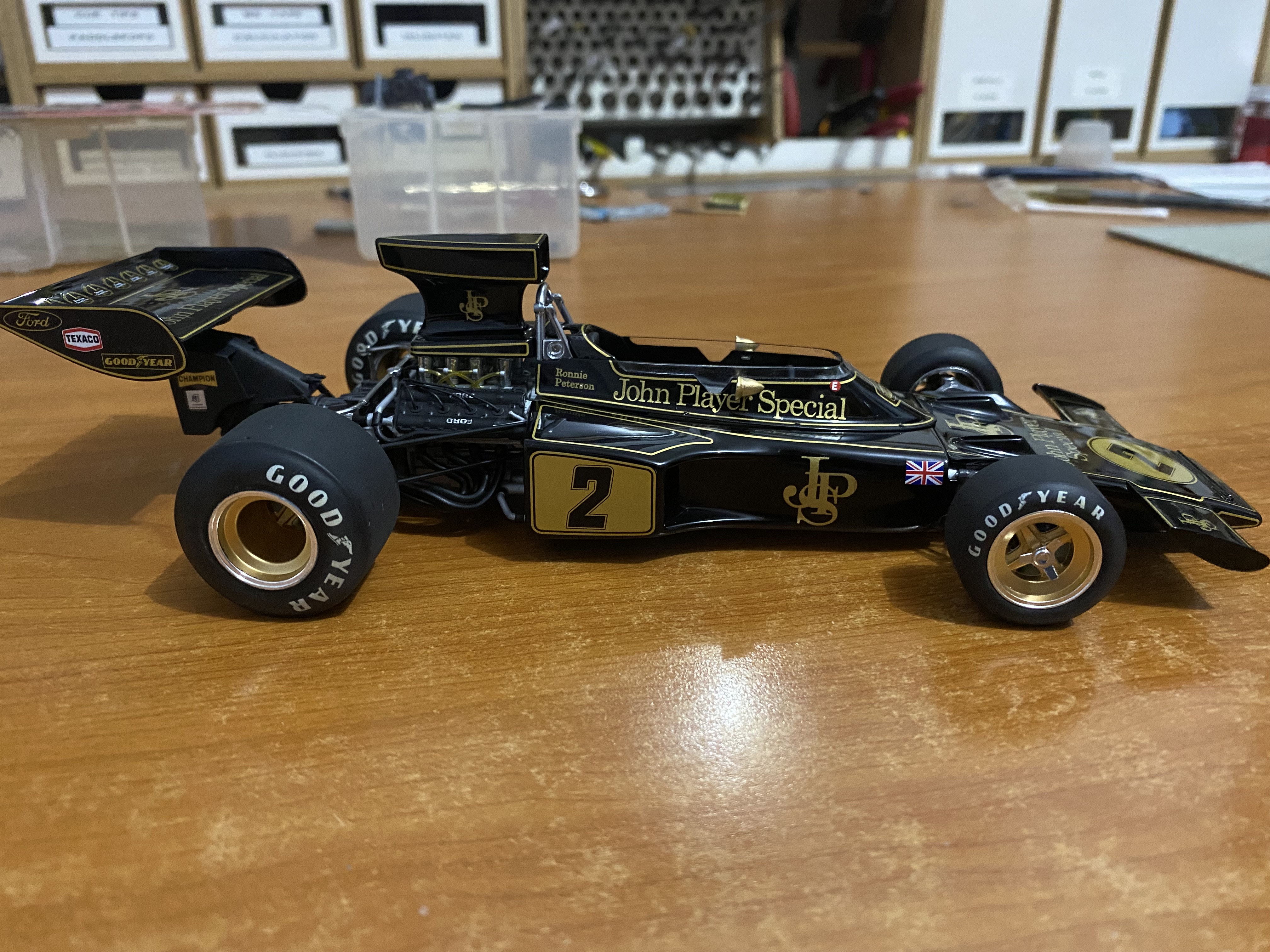 Lotus 72e