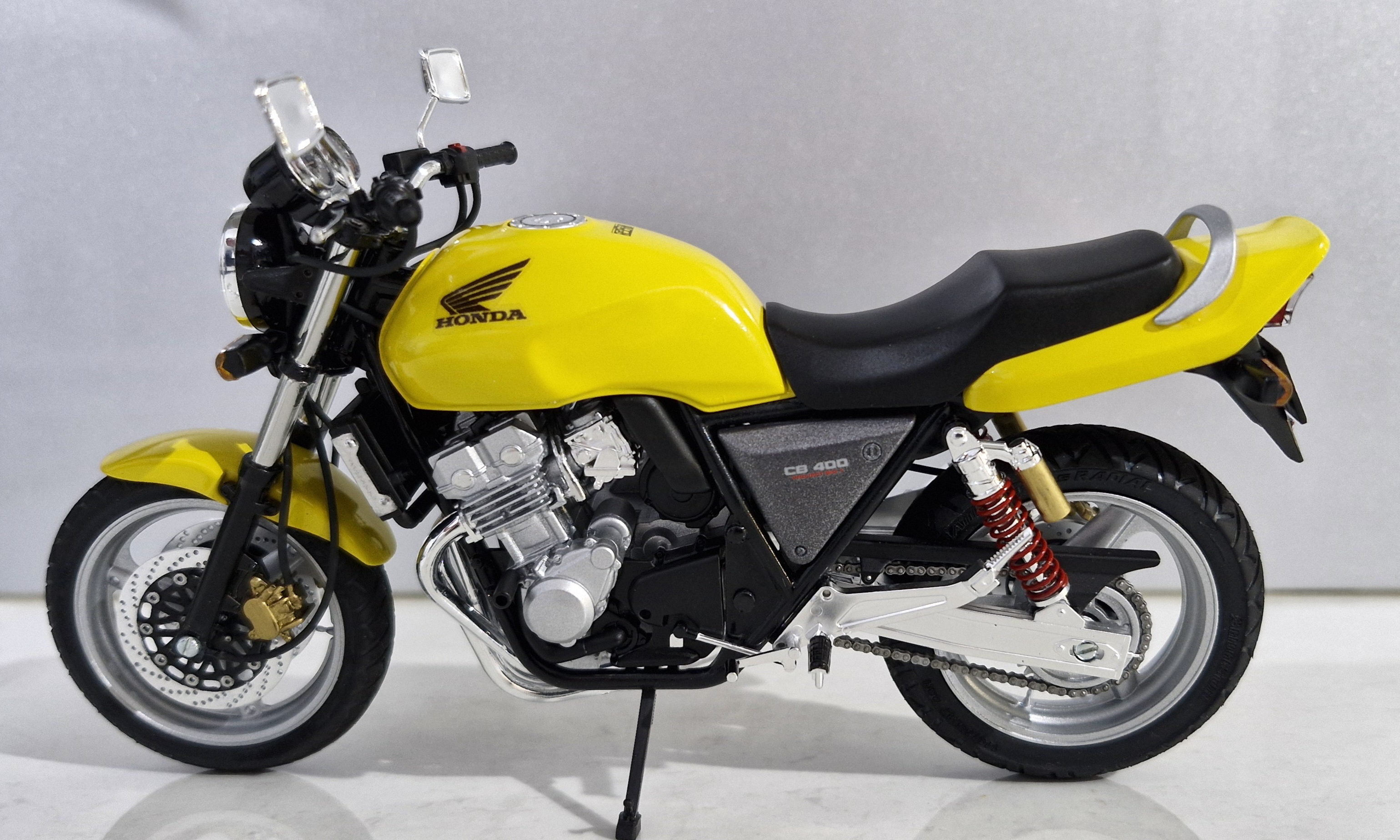 Honda CB400 "Ladybug" ("Ladybug" is a replica of my wife's bike)