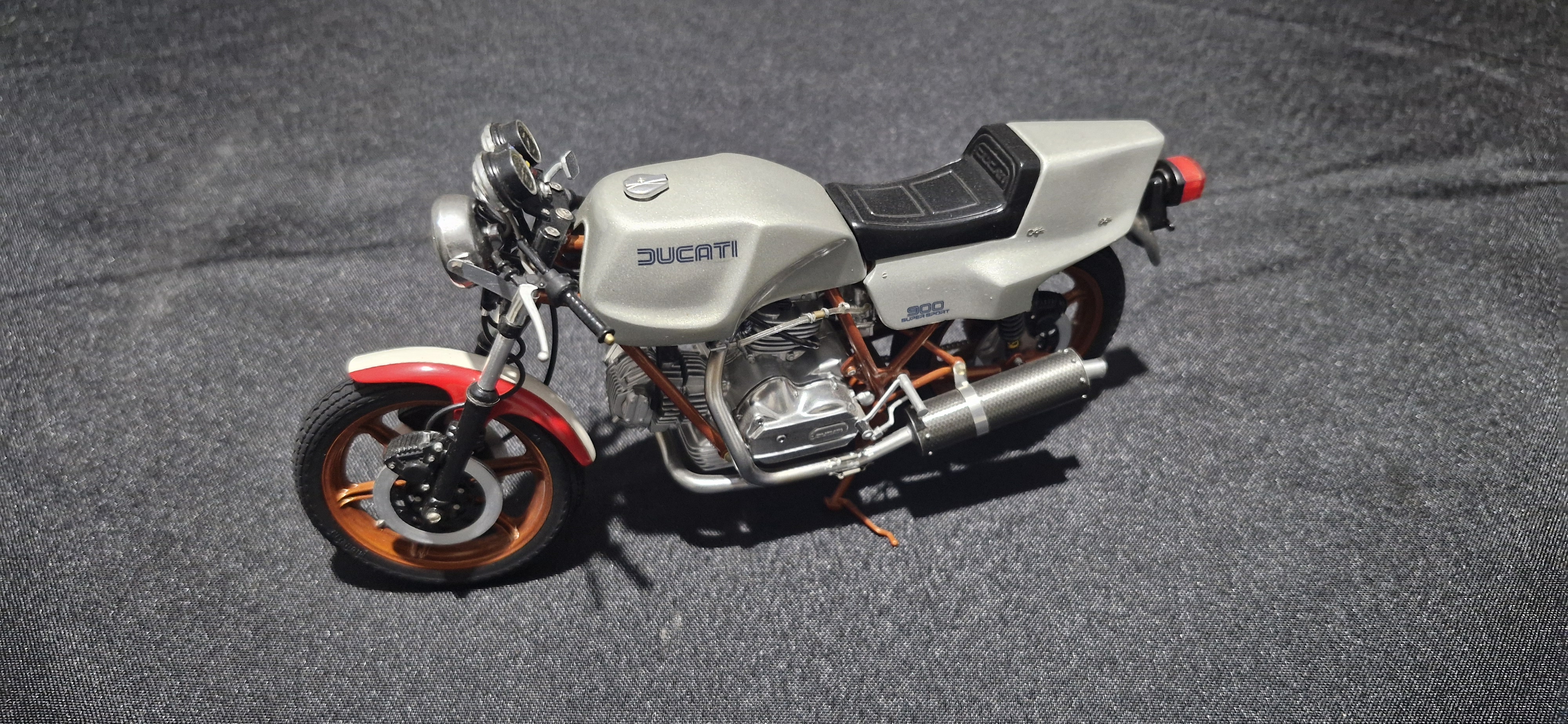 Ducati. Mike Hailwood Replica 900 rebuilt into cafè racer