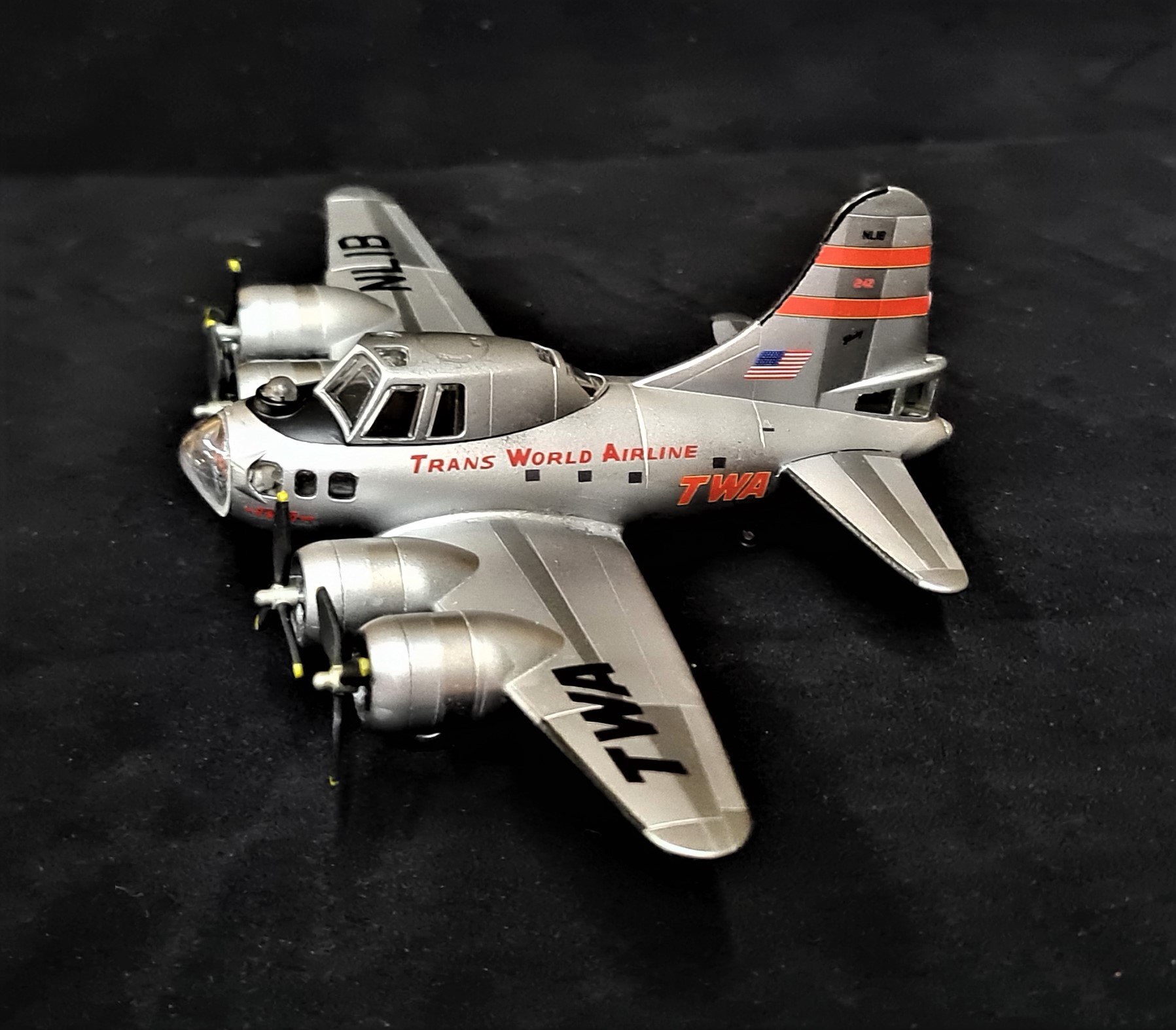 TWA  B-17
