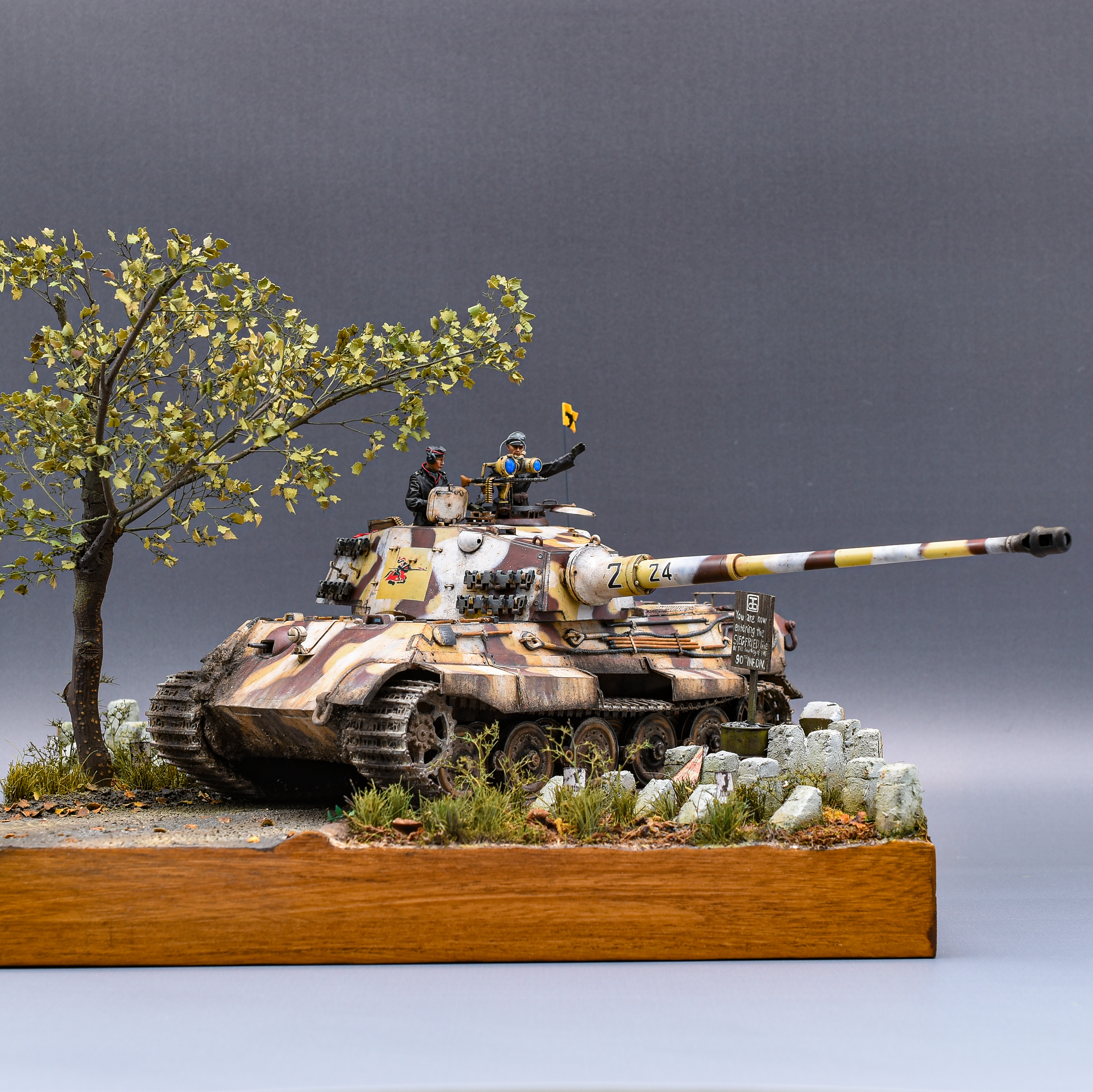 10.5cm King Tigers (Late) from s.Pz. Abt. 505 "Counter Attack"